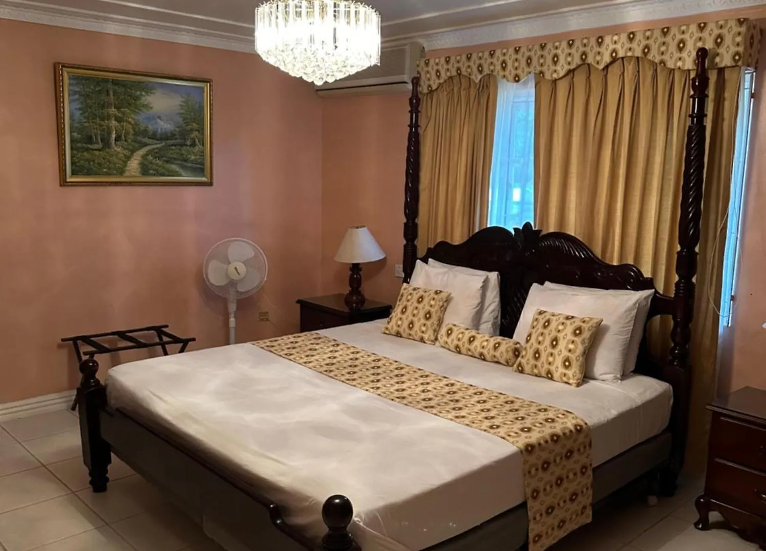 Chateau Gloria Luxury Villa Бухта Монтего